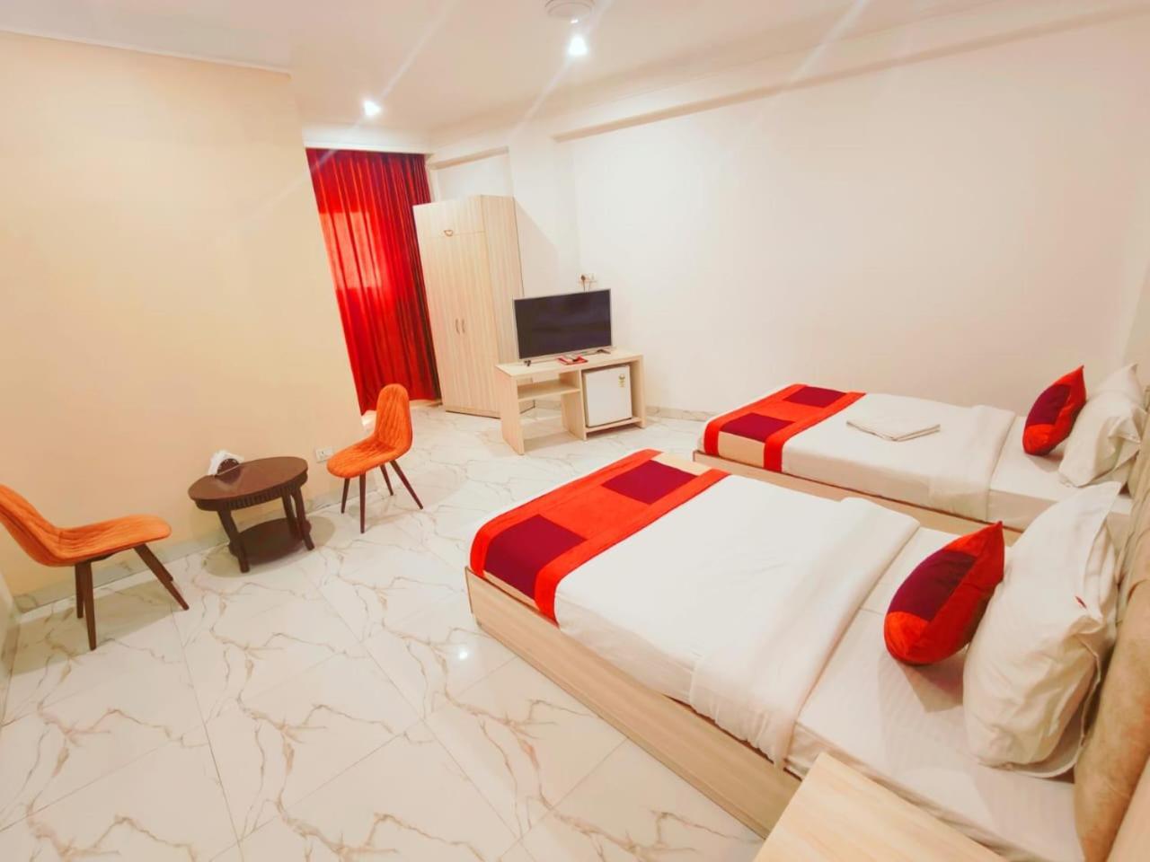 Hotel Almora Inn - Near By Delhi International Airport - With Free Airport Pickup And Drop ニューデリー エクステリア 写真