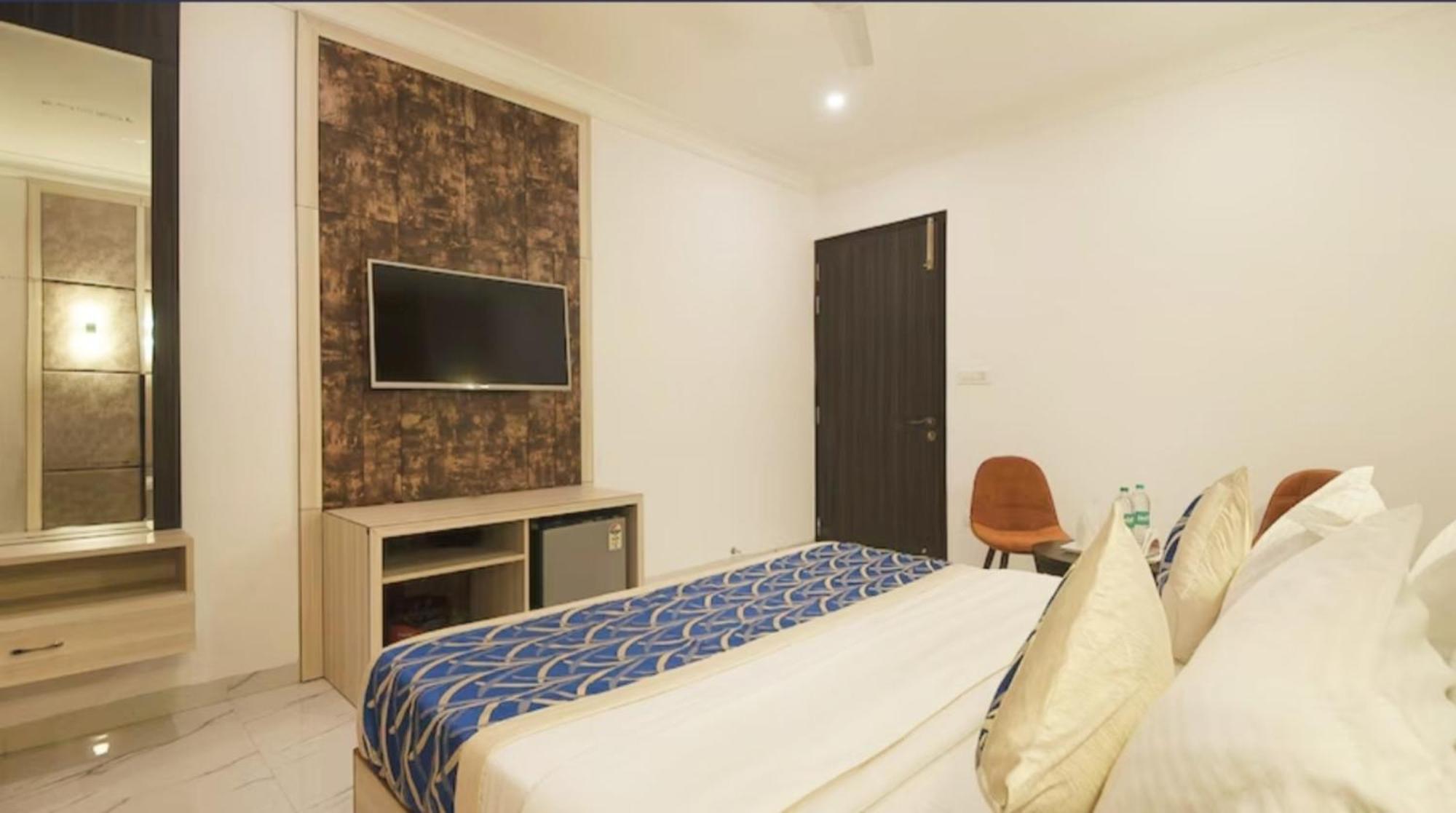 Hotel Almora Inn - Near By Delhi International Airport - With Free Airport Pickup And Drop ニューデリー エクステリア 写真