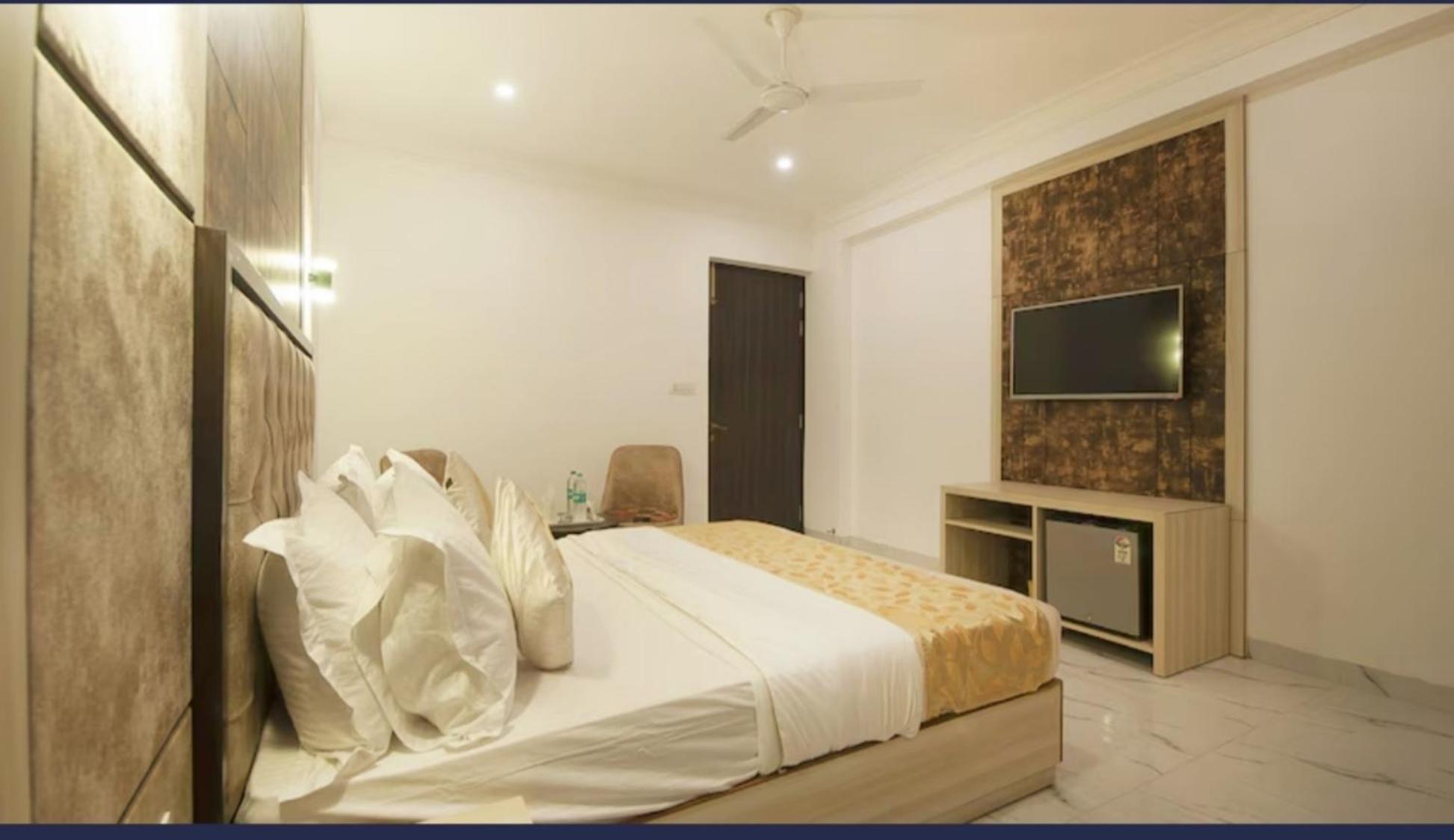 Hotel Almora Inn - Near By Delhi International Airport - With Free Airport Pickup And Drop ニューデリー エクステリア 写真