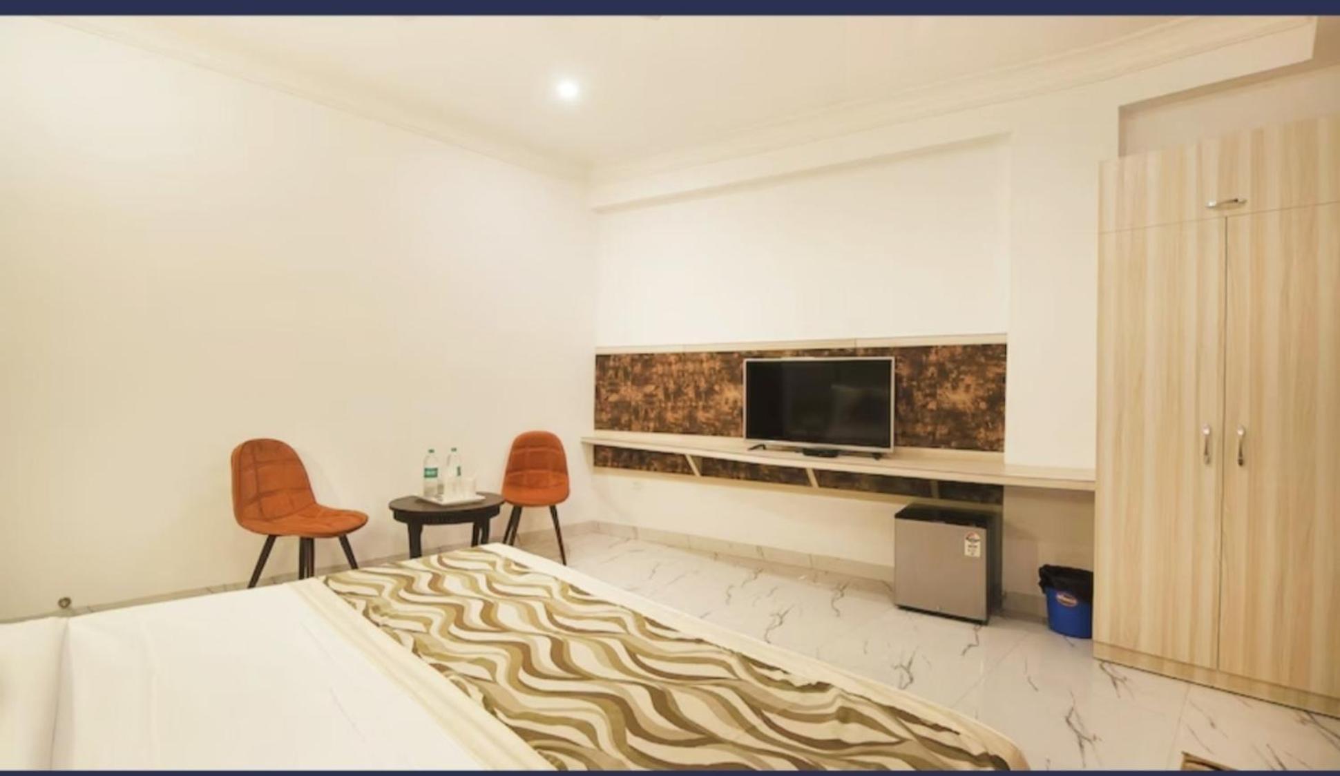 Hotel Almora Inn - Near By Delhi International Airport - With Free Airport Pickup And Drop ニューデリー エクステリア 写真