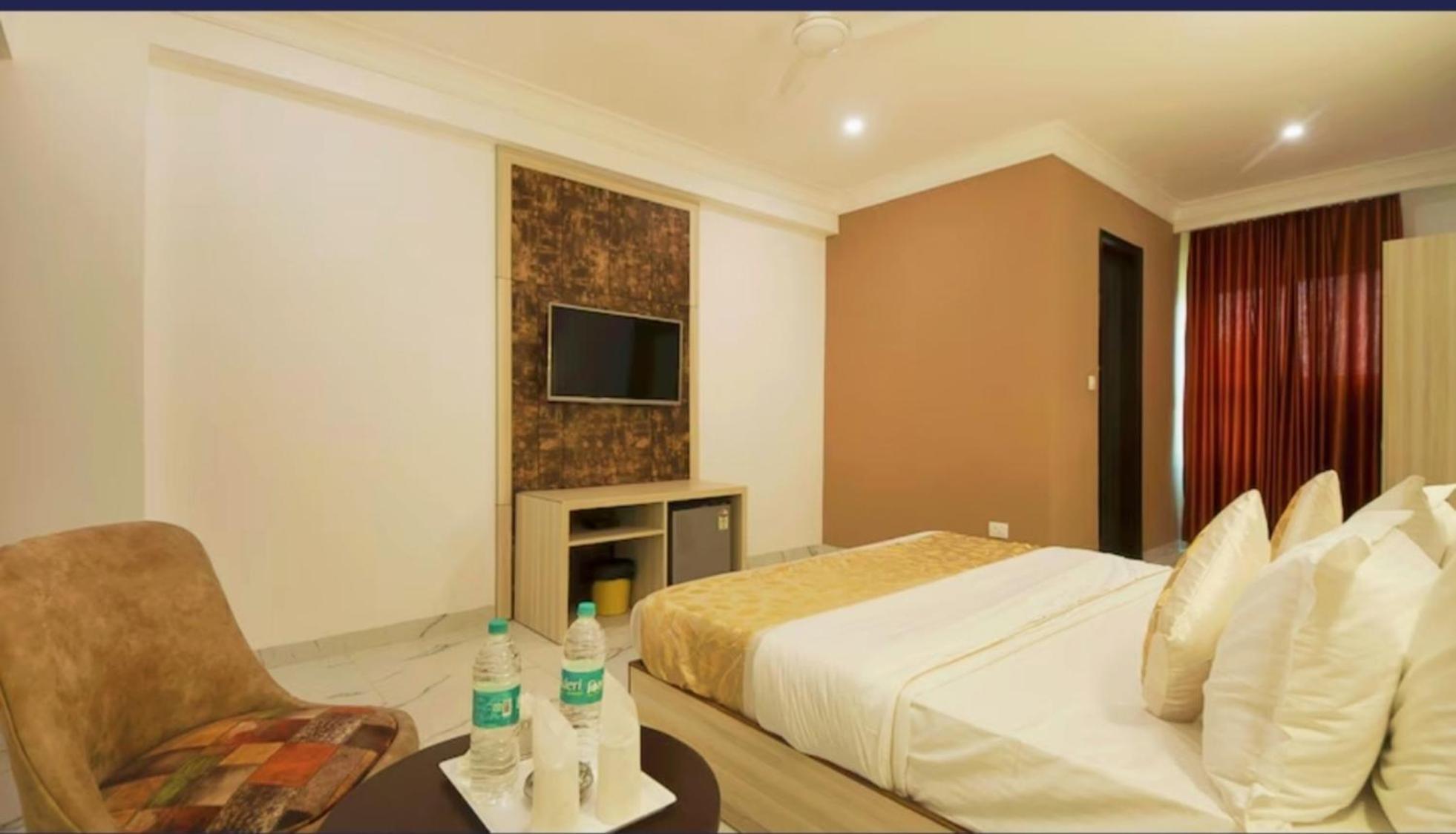 Hotel Almora Inn - Near By Delhi International Airport - With Free Airport Pickup And Drop ニューデリー エクステリア 写真