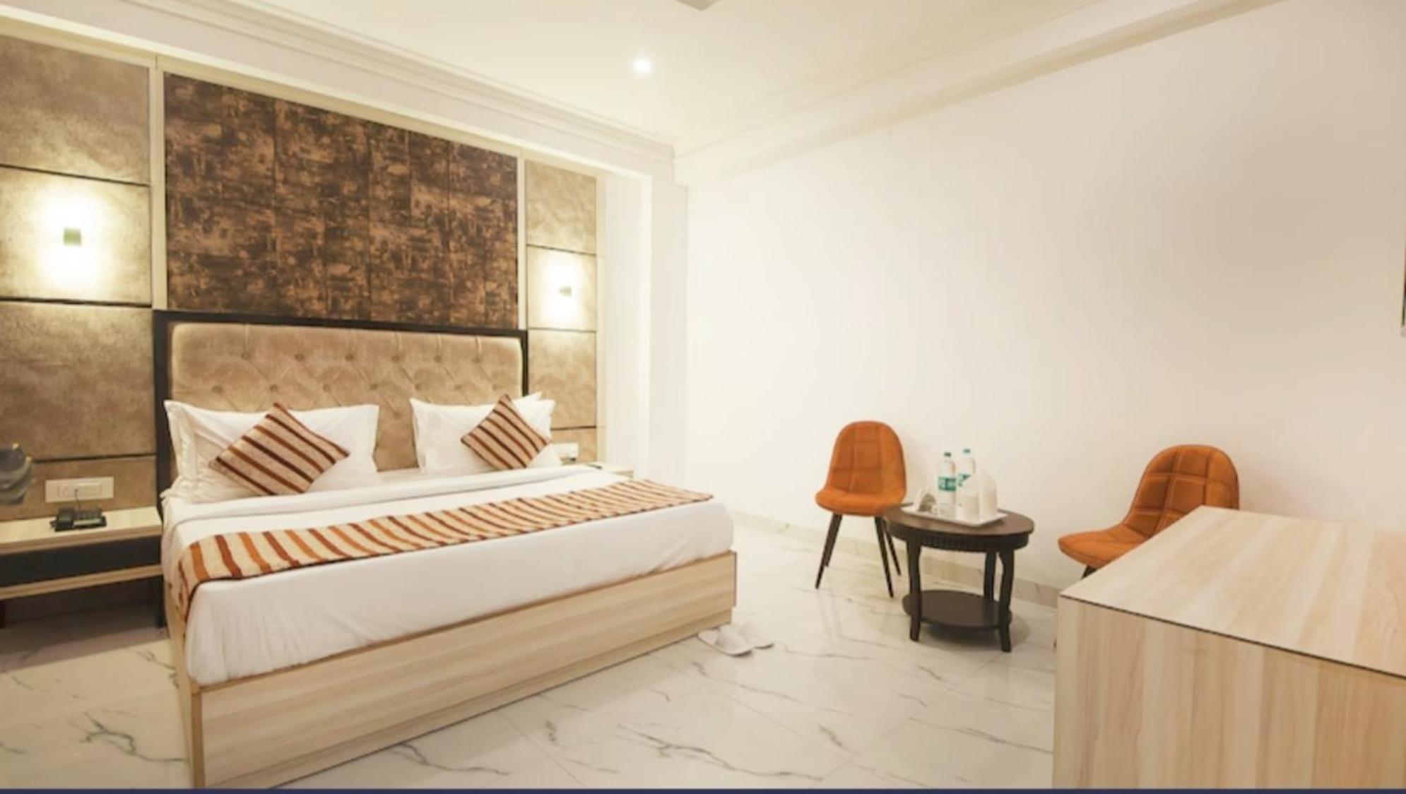 Hotel Almora Inn - Near By Delhi International Airport - With Free Airport Pickup And Drop ニューデリー エクステリア 写真