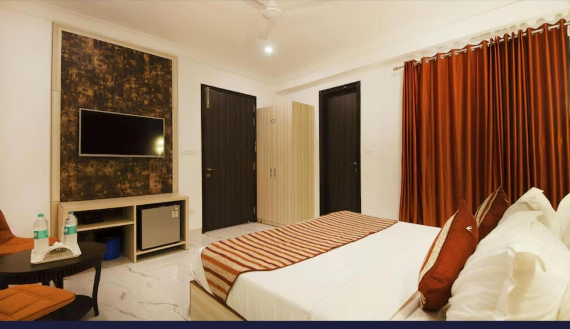 Hotel Almora Inn - Near By Delhi International Airport - With Free Airport Pickup And Drop ニューデリー エクステリア 写真