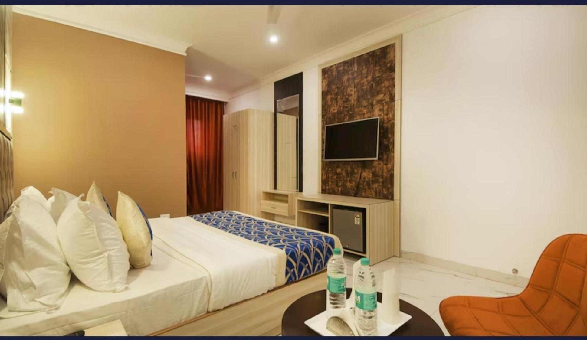 Hotel Almora Inn - Near By Delhi International Airport - With Free Airport Pickup And Drop ニューデリー エクステリア 写真