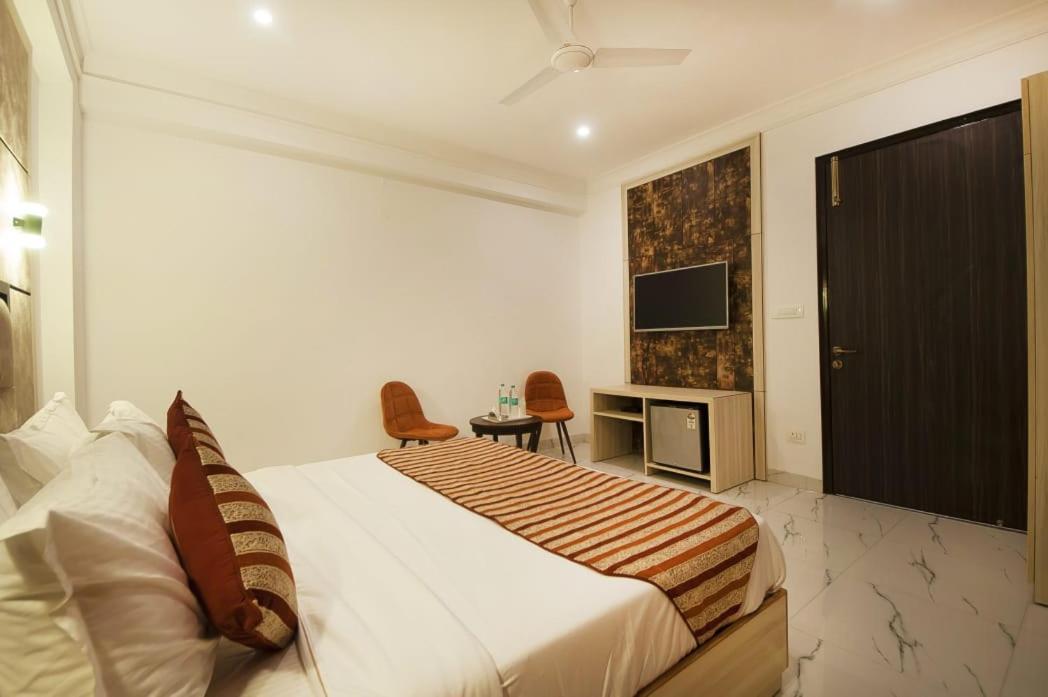 Hotel Almora Inn - Near By Delhi International Airport - With Free Airport Pickup And Drop ニューデリー エクステリア 写真