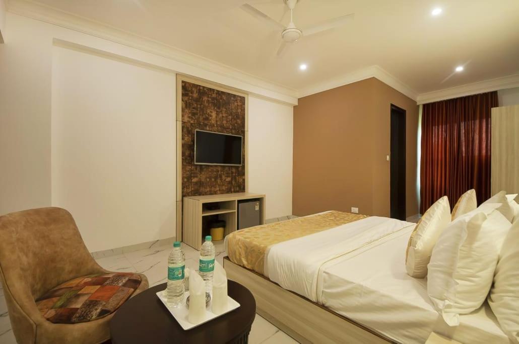 Hotel Almora Inn - Near By Delhi International Airport - With Free Airport Pickup And Drop ニューデリー エクステリア 写真