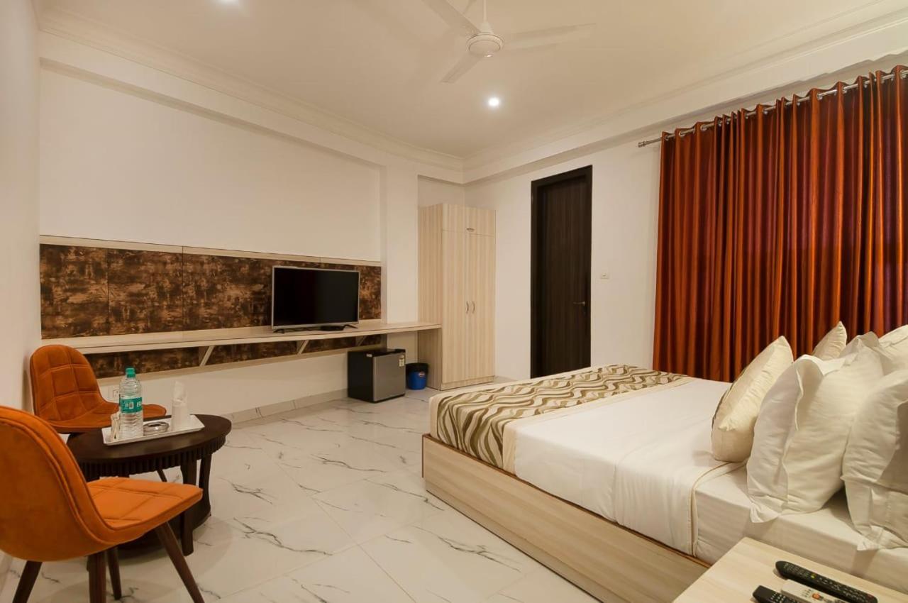 Hotel Almora Inn - Near By Delhi International Airport - With Free Airport Pickup And Drop ニューデリー エクステリア 写真