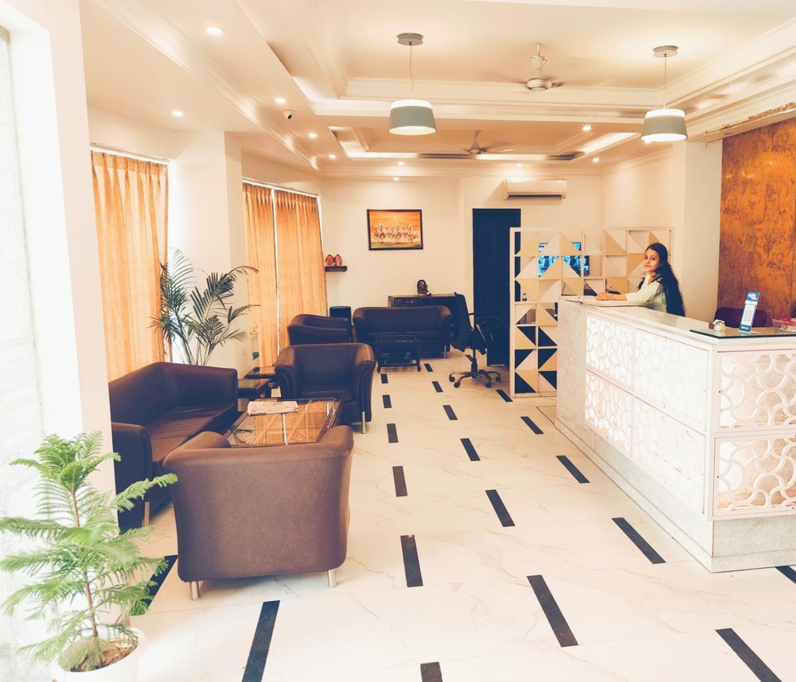 Hotel Almora Inn - Near By Delhi International Airport - With Free Airport Pickup And Drop ニューデリー エクステリア 写真