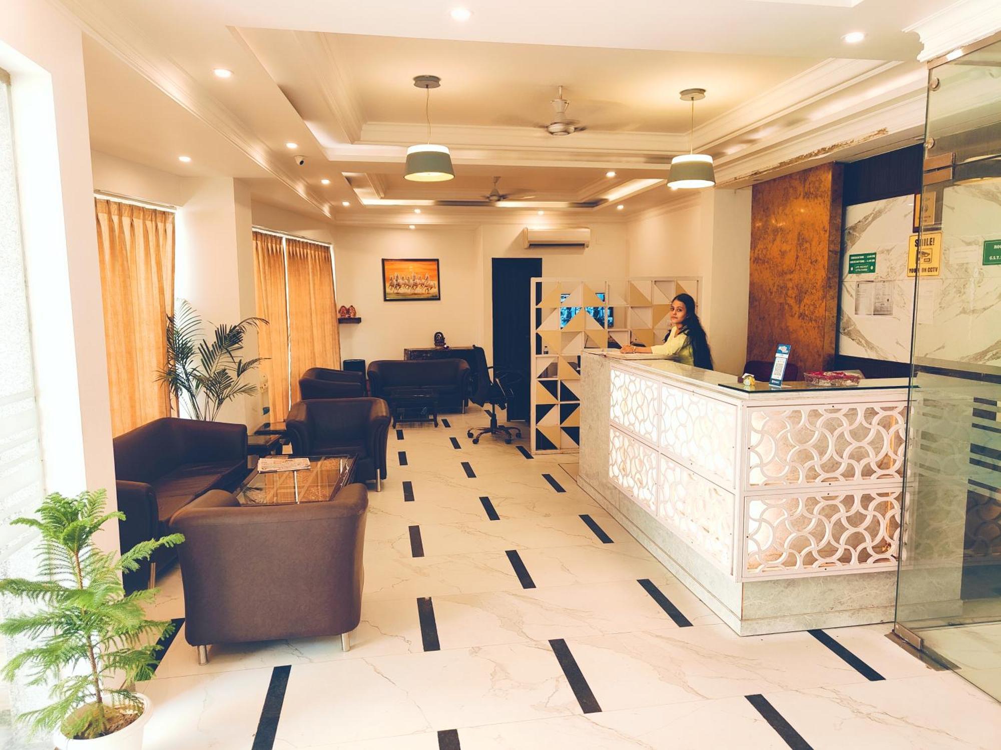 Hotel Almora Inn - Near By Delhi International Airport - With Free Airport Pickup And Drop ニューデリー エクステリア 写真