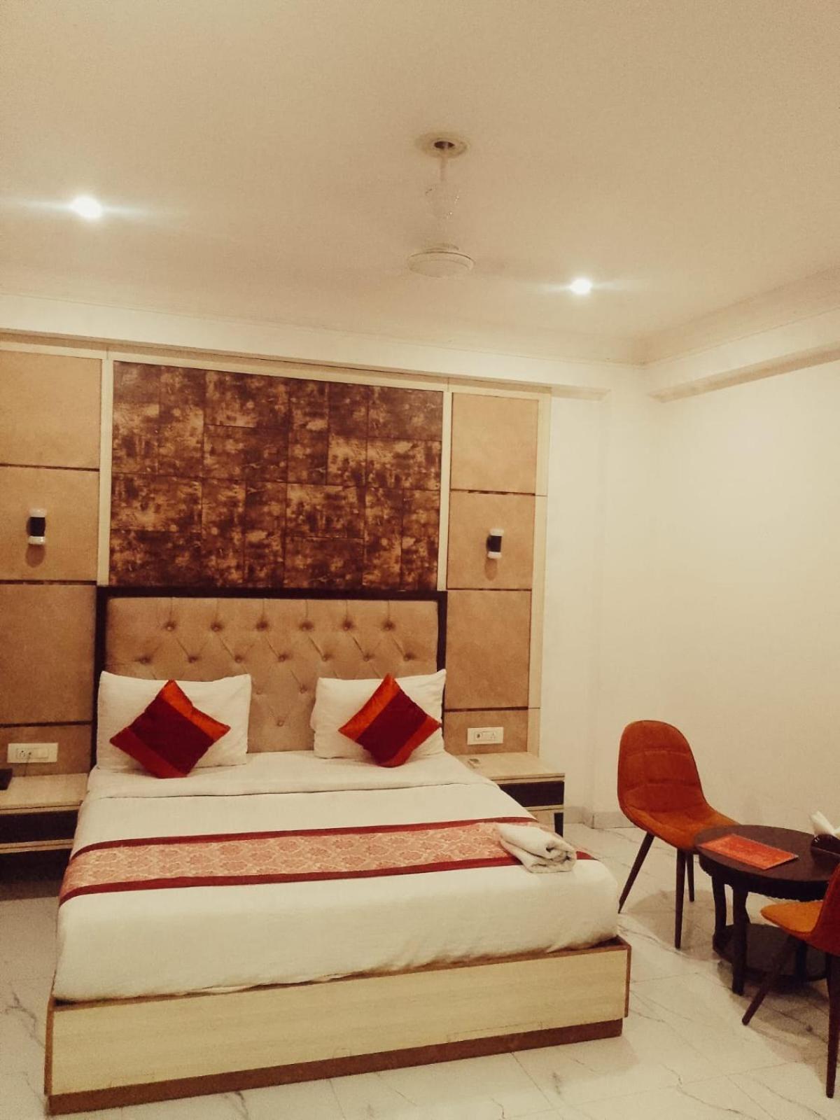 Hotel Almora Inn - Near By Delhi International Airport - With Free Airport Pickup And Drop ニューデリー エクステリア 写真