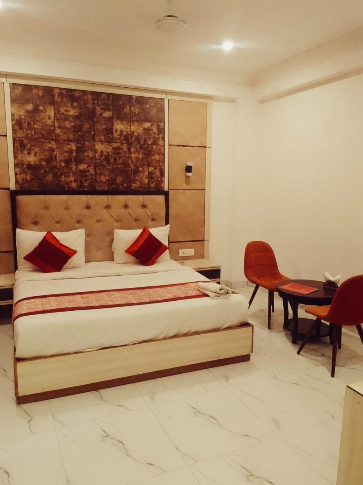 Hotel Almora Inn - Near By Delhi International Airport - With Free Airport Pickup And Drop ニューデリー エクステリア 写真