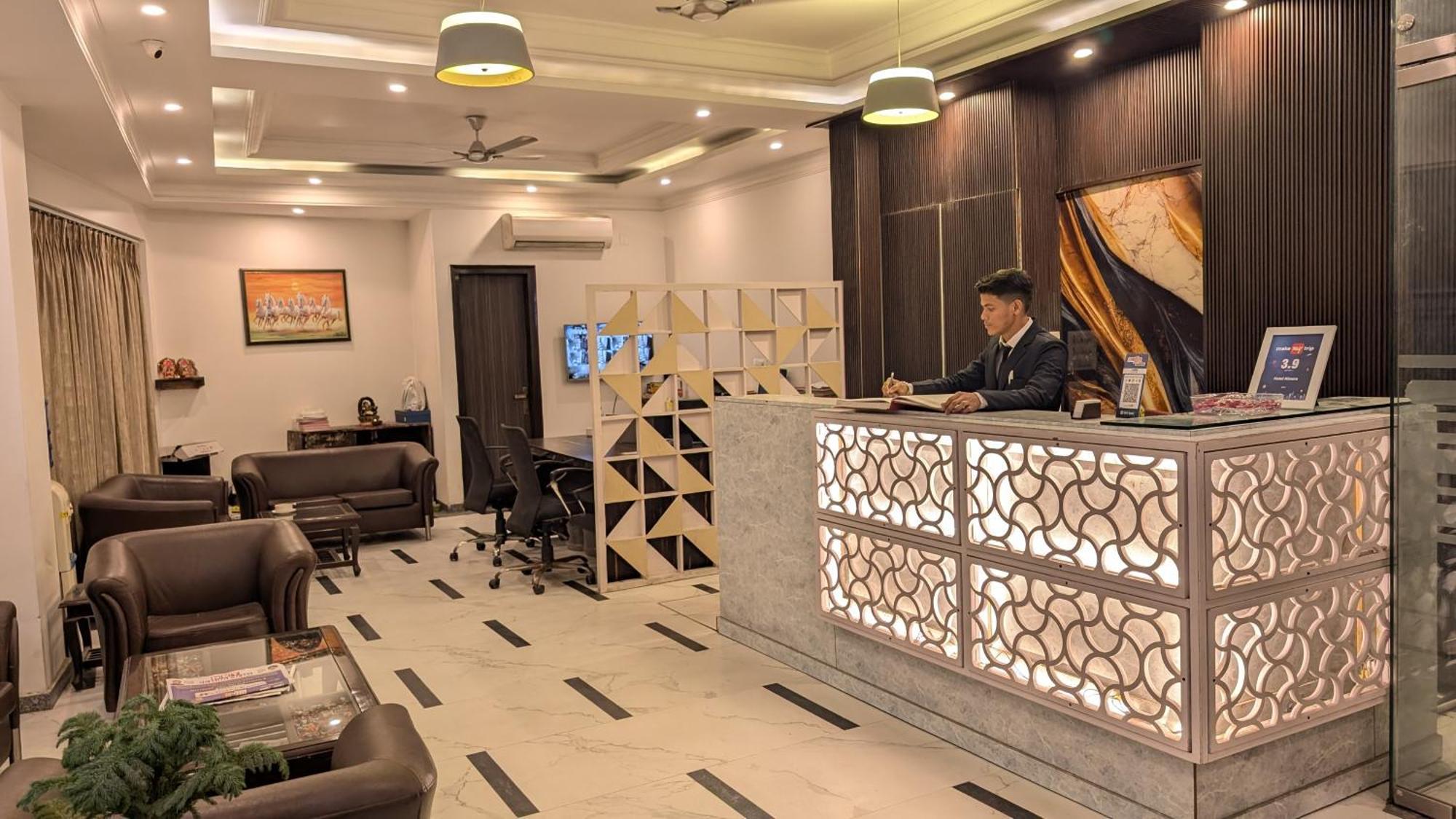 Hotel Almora Inn - Near By Delhi International Airport - With Free Airport Pickup And Drop ニューデリー エクステリア 写真